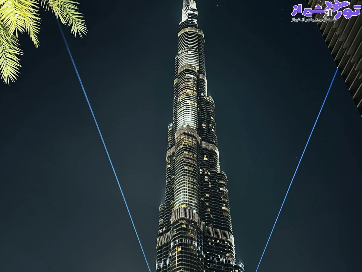برج خلیفه آسمان‌خراشی در شهر دبی در امارات متحدهٔ عربی