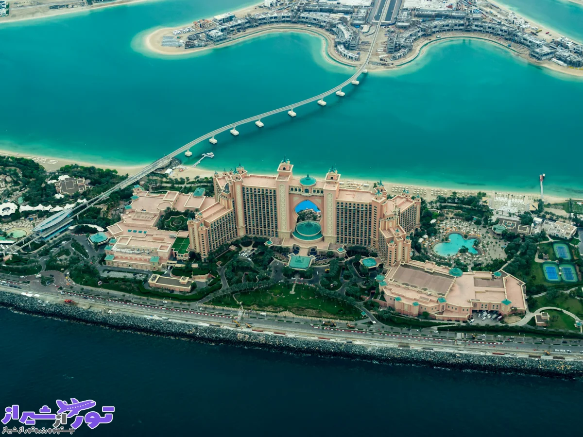 پالم جمیرا یک جزیره مصنوعی در سواحل نیلگون خلیج فارس و امارات متحده عربی در دبی