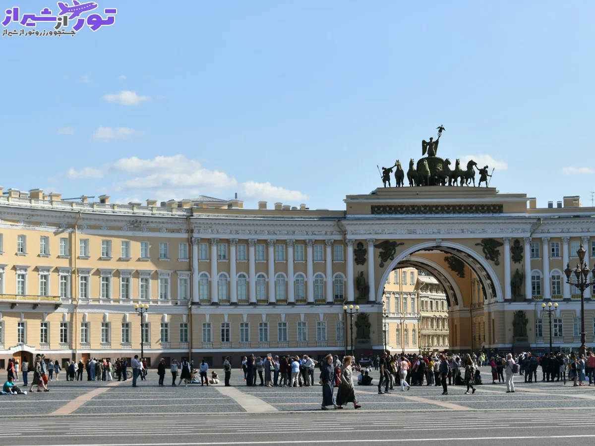 موزه ارمیتاژ یا کاخ زمستانی از معروف‌ترین جاذبه گردشگری سن پترزبورگ